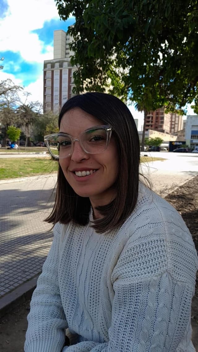 Belén Klundt, Licenciada y Profesora en Economía