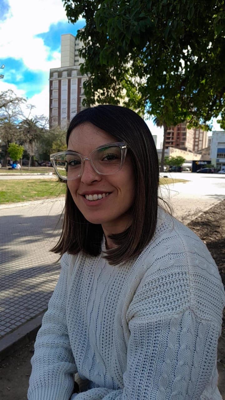 Belén Klundt, Licenciada y Profesora en Economía